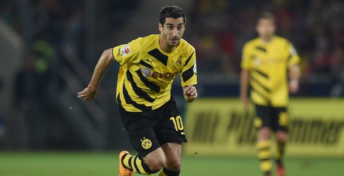 Henrikh Mkhitaryan, Manchester United'a transfer oldu