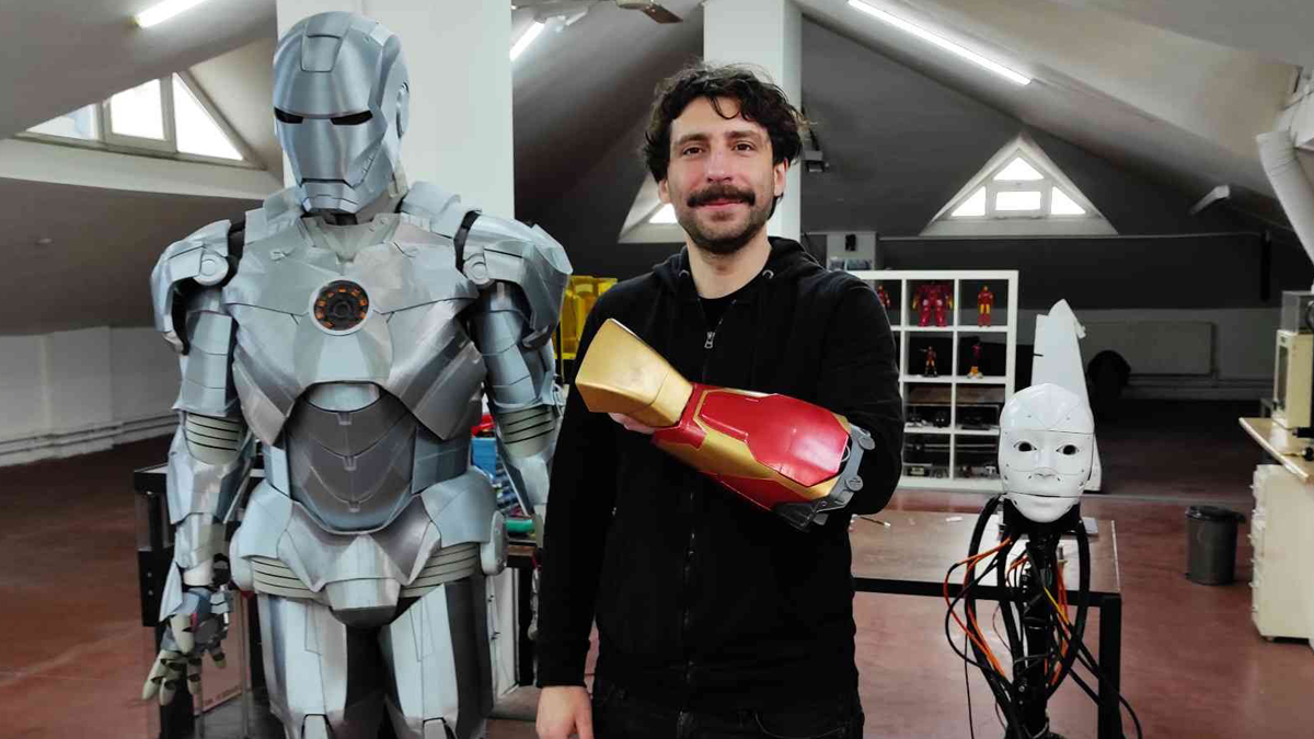 'Demir Adam' gerçek oldu: Türk mucit derisine yerleştirdiği çiple komut veriyor