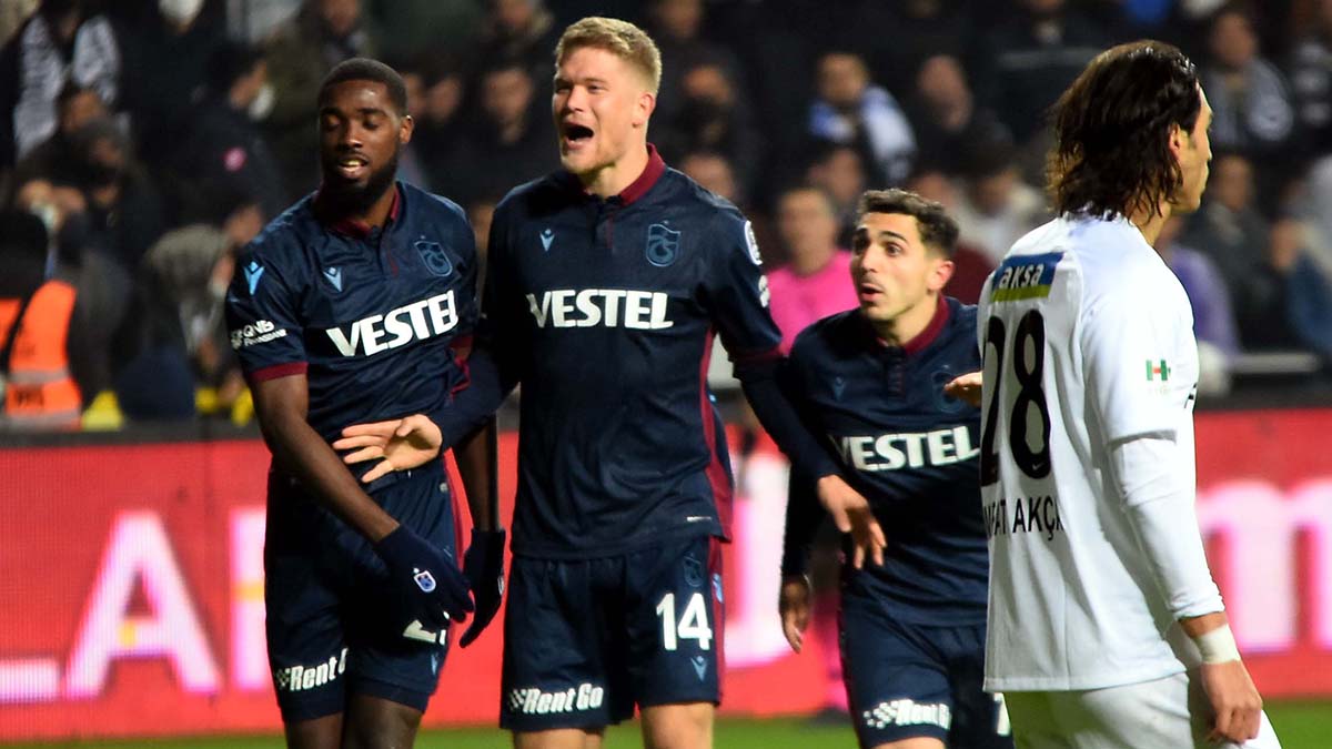 Trabzonspor Altay engelini de aştı