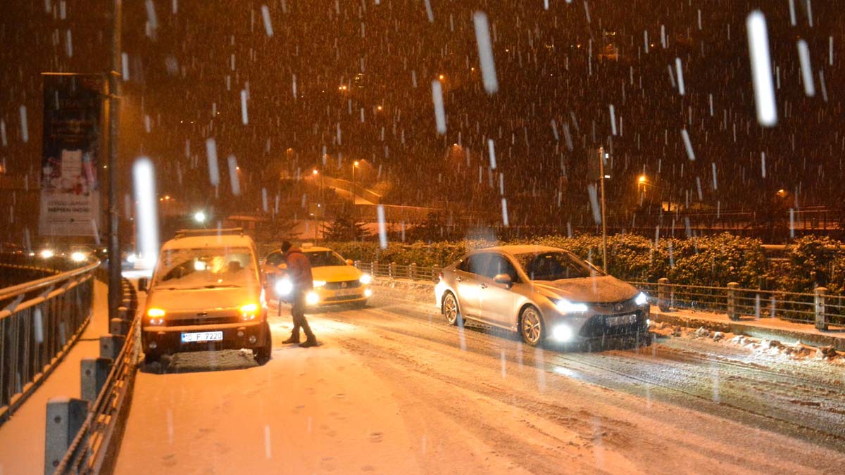 İstanbul'da kar yağışı bu ilçelerde etkili oldu