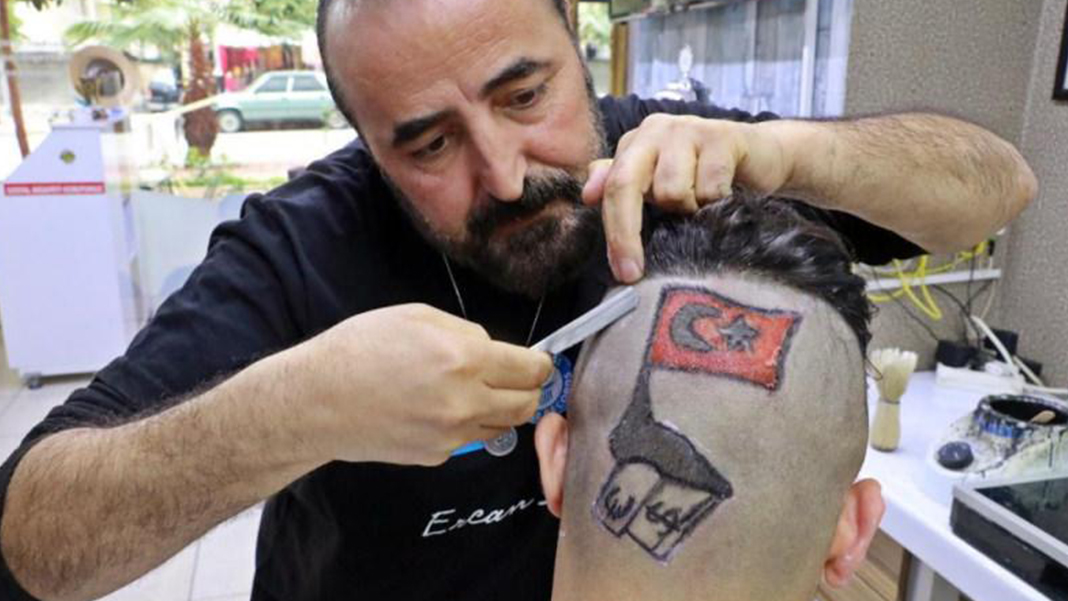 Yeni kuaför akımı! Doların düşüşünü kafalarına kazıtıyor