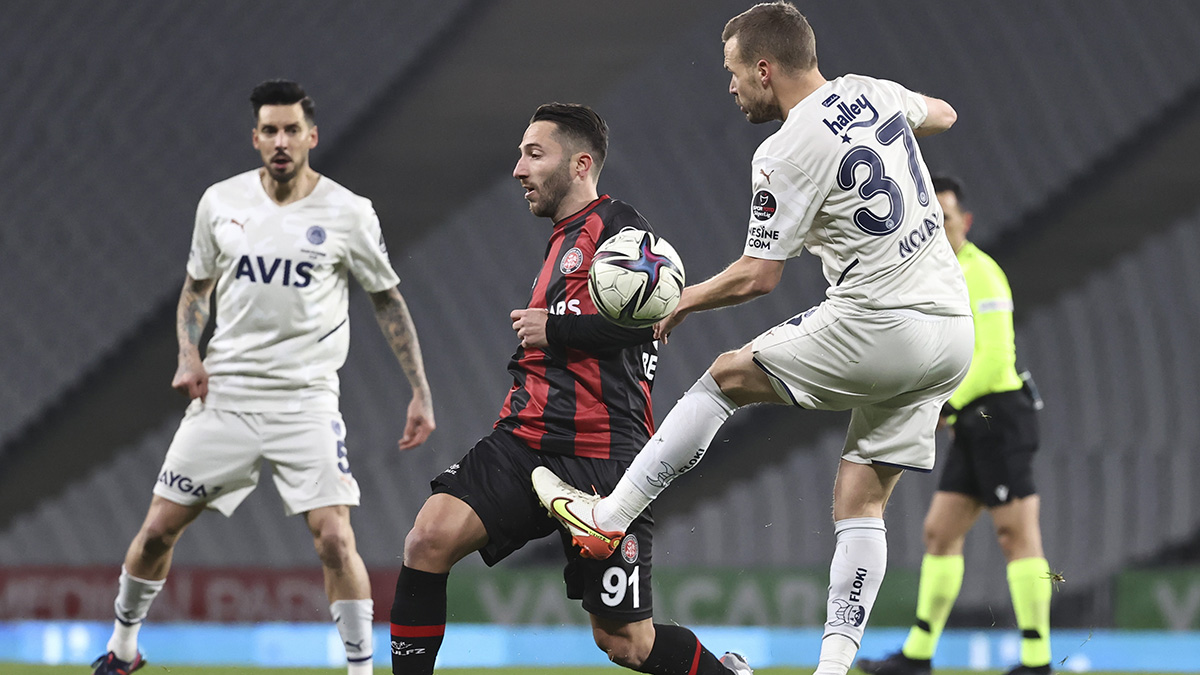 Fenerbahçe 9 kişi kalan Karagümrük'le beraberliğe razı oldu