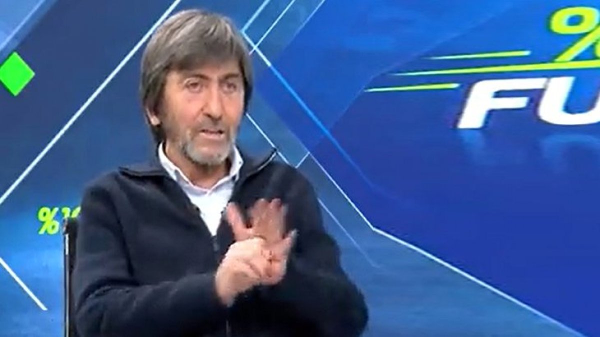Rıdvan Dilmen'den TRT ekranlarında olay el hareketi