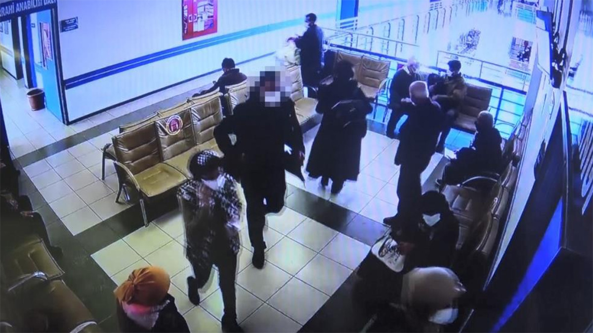 Sırasını beklemek istemedi doktorun burnunu kırdı