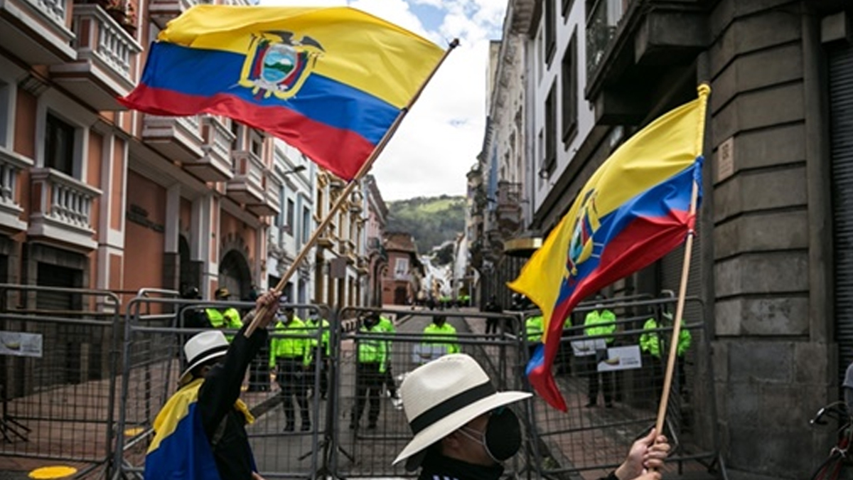 Koronavirüs aşısını zorunlu hale getirdiler