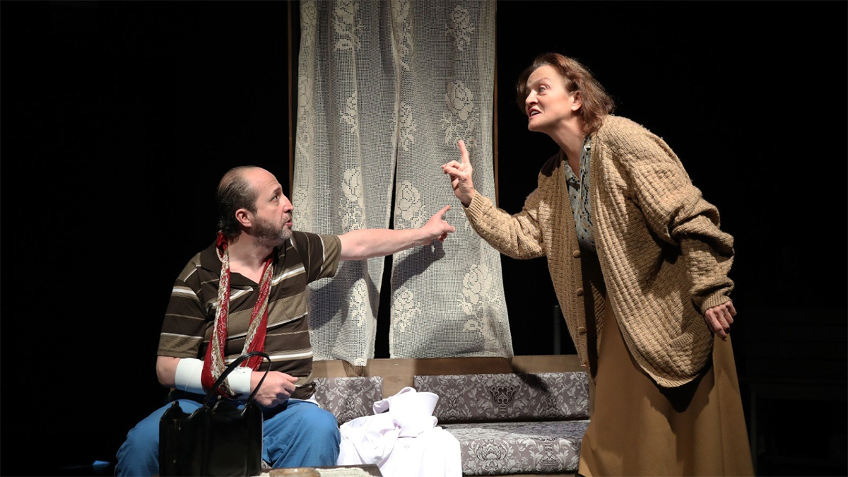 Darülbedayi sahnesinde darbeyle acı bir yüzleşme