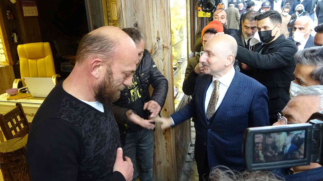 Bakan Karaismailoğlu: Erdoğan'a güveneceksin, gerisi Allah Kerim