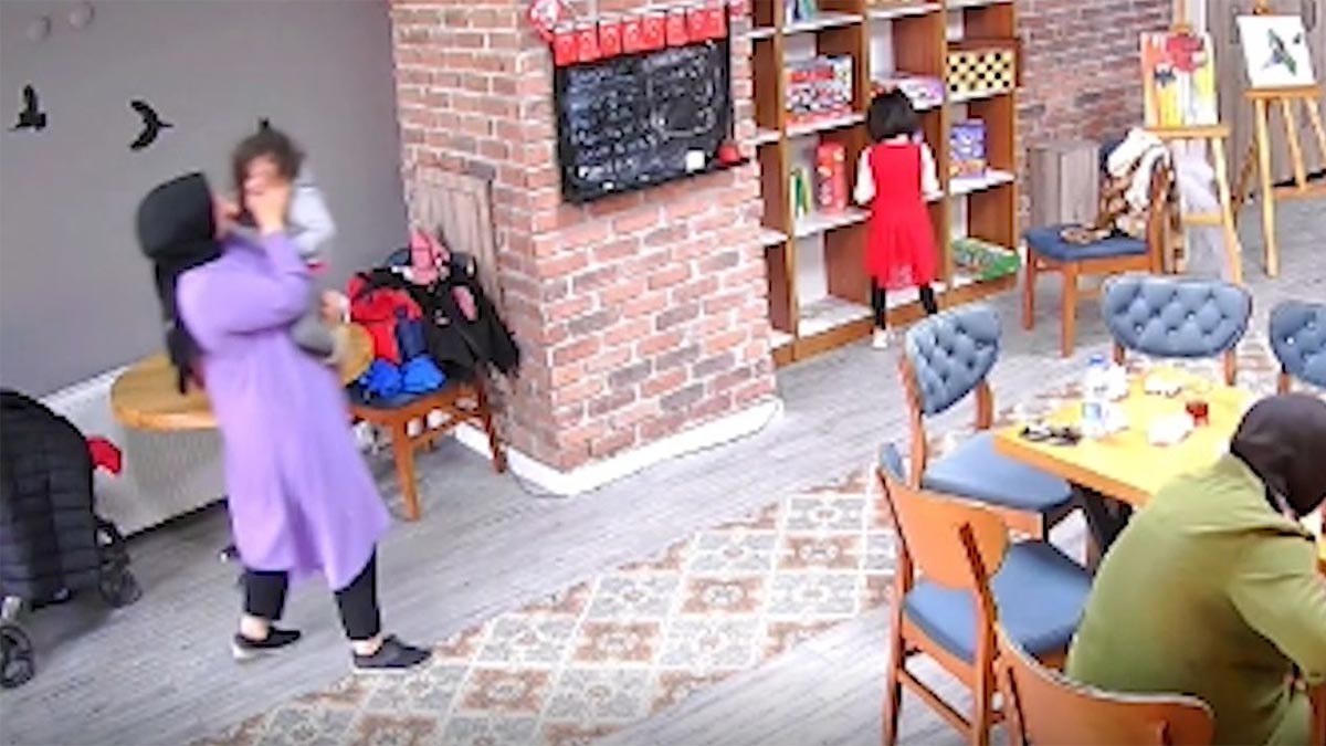 Nefes borusuna yemek kaçan kız çocuğu 'Heimlich' ile kurtarıldı