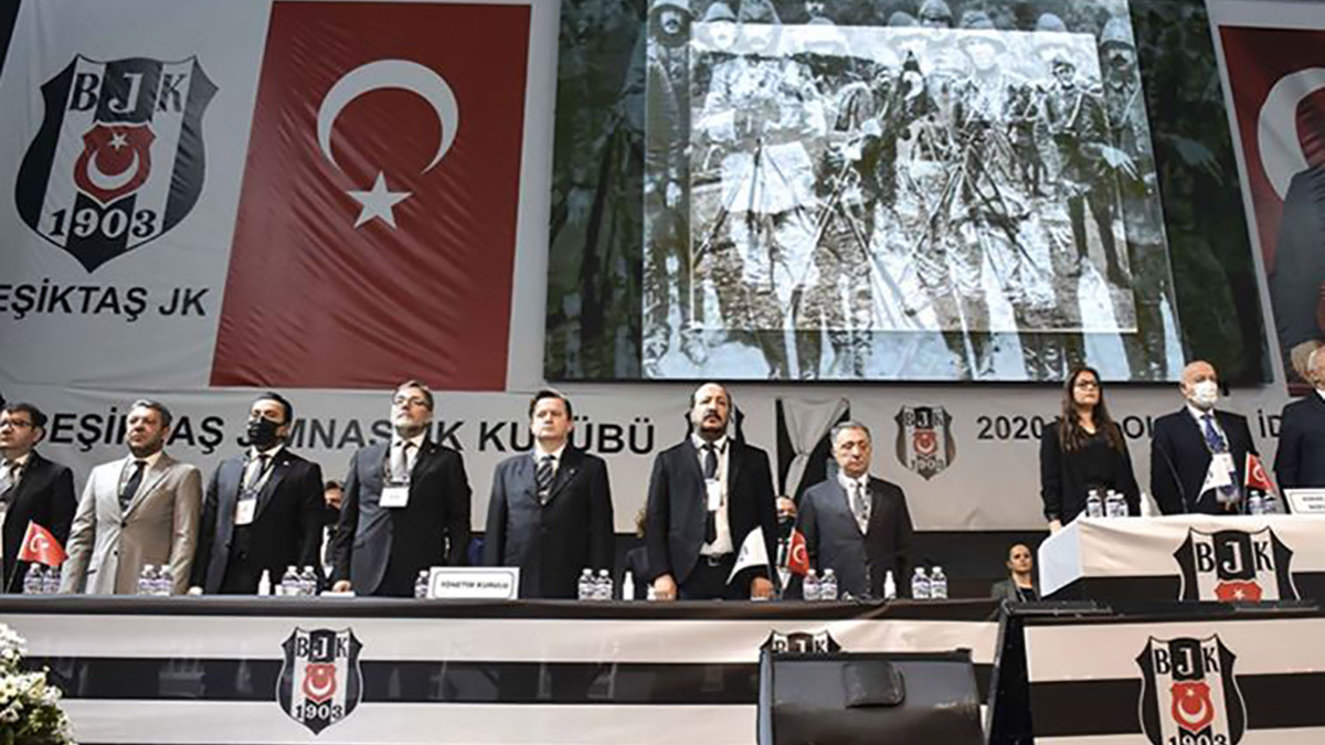 Beşiktaş'ta Ahmet Nur Çebi ve yönetimi ibra edildi