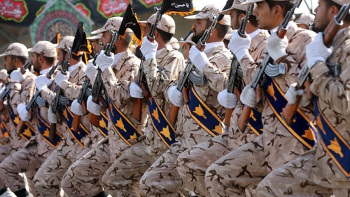 İsrail nükleer tesisinin temsili maketini vurdular