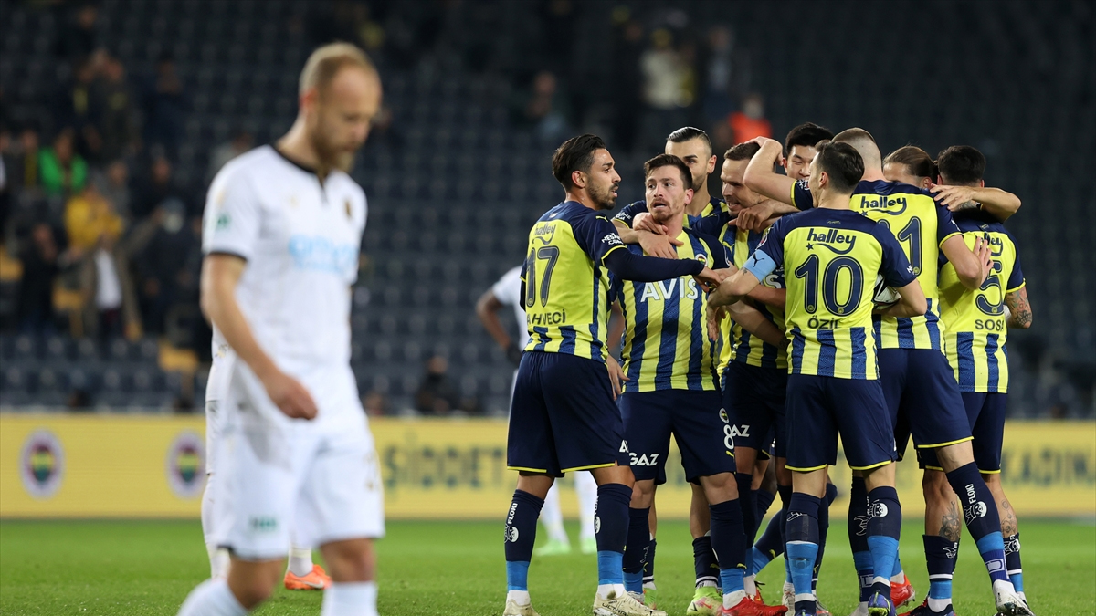 Fenerbahçe kendi evinde 2 farkla 3 puanı kaptı