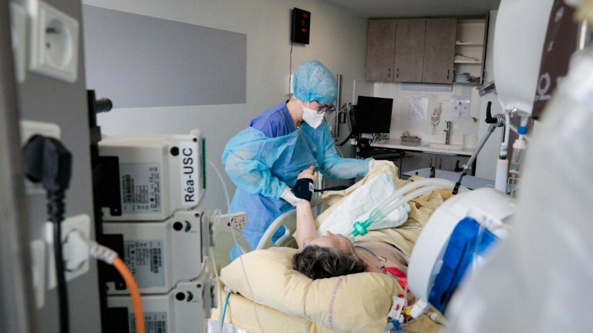 İngiltere ve Fransa'da koronavirüs vaka sayısı rekor kırdı