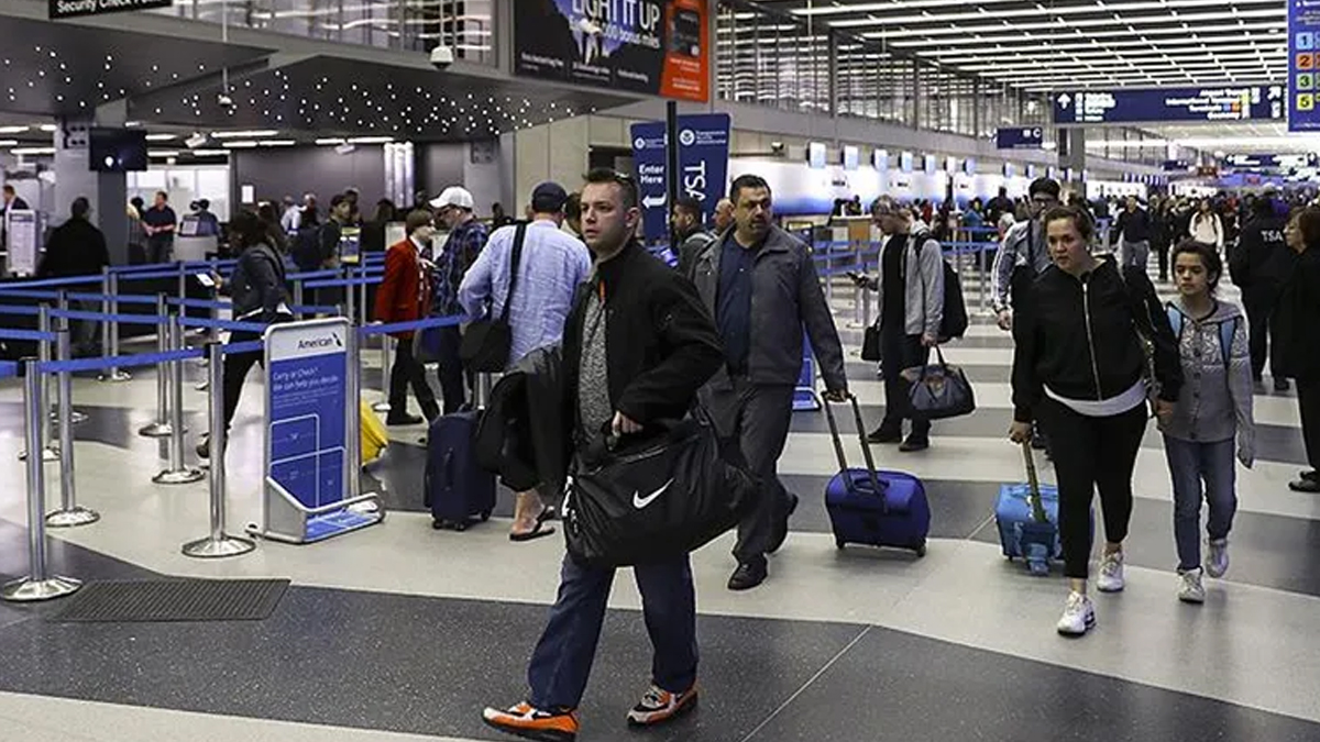 ABD'de Omicron nedeniyle 700 uçak seferi daha iptal oldu