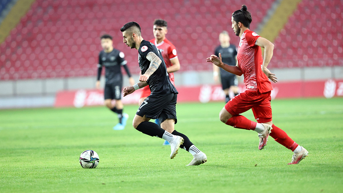 Adana Demirspor Ankaraspor'u yenerek kupada bir üst tura yükseldi