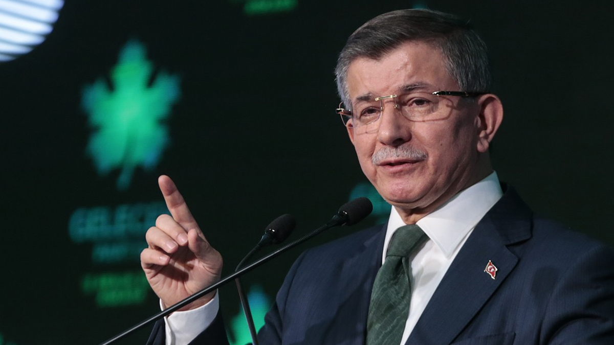 Davutoğlu: Mülakat gidecek, liyakat gelecek