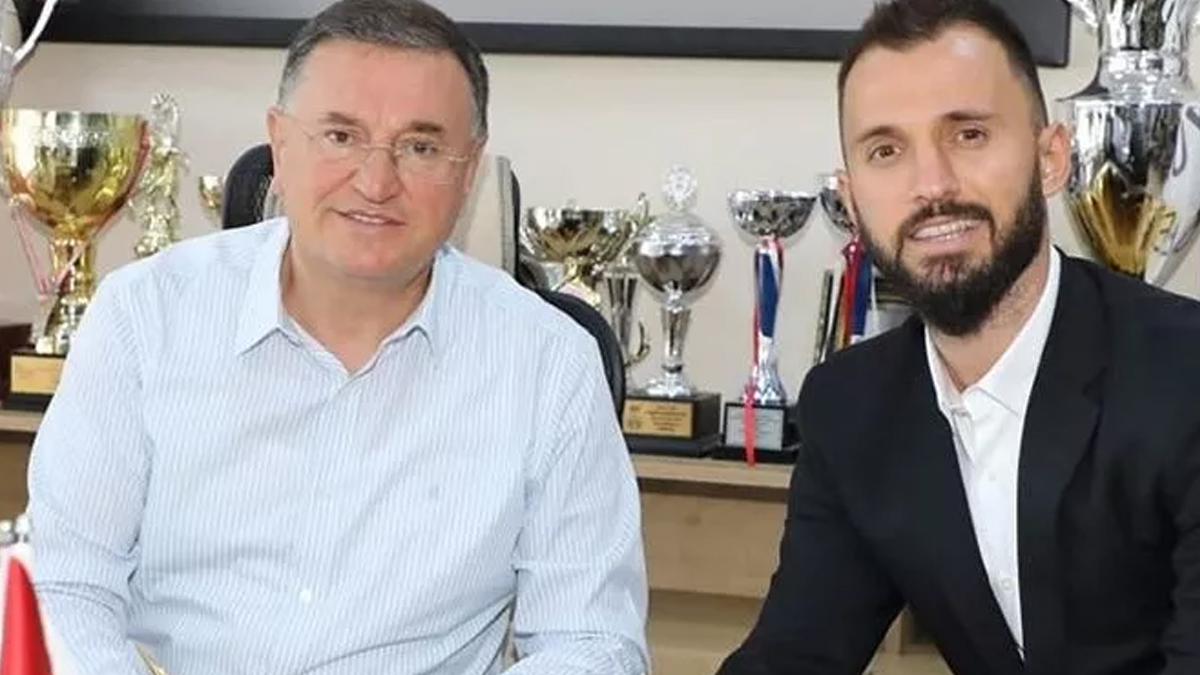 Başakşehir Emre Çolak'ı transfer etti