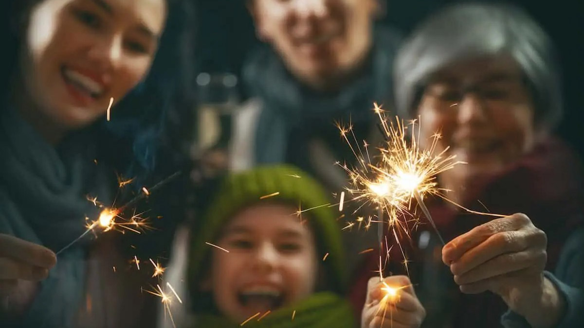 Aileye ve arkadaşlara en güzel resimli yılbaşı mesajları ve sözleri
