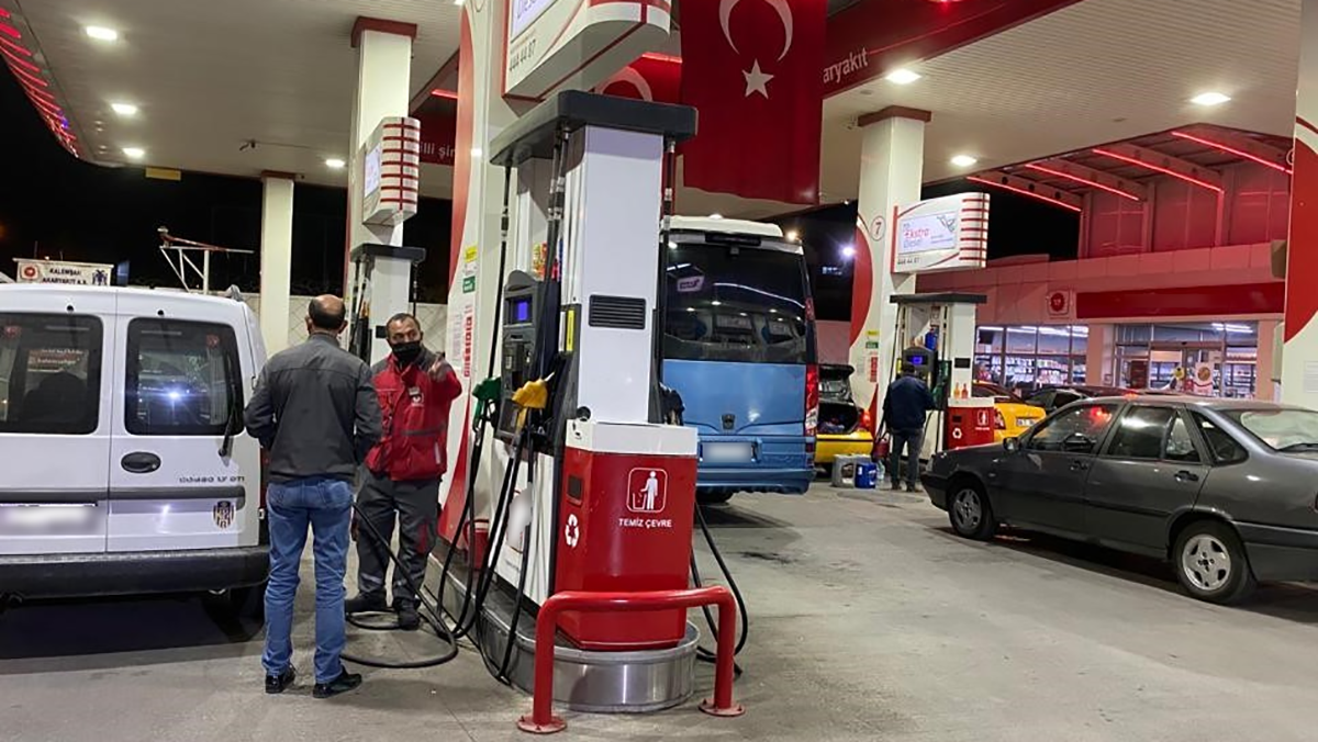 Akaryakıta sürpriz dolar zammı! Benzin 68 kuruş artacak