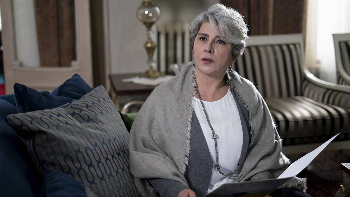 Camdaki Kız'da tokat sahnesi | Camdaki Kız 26. bölüm