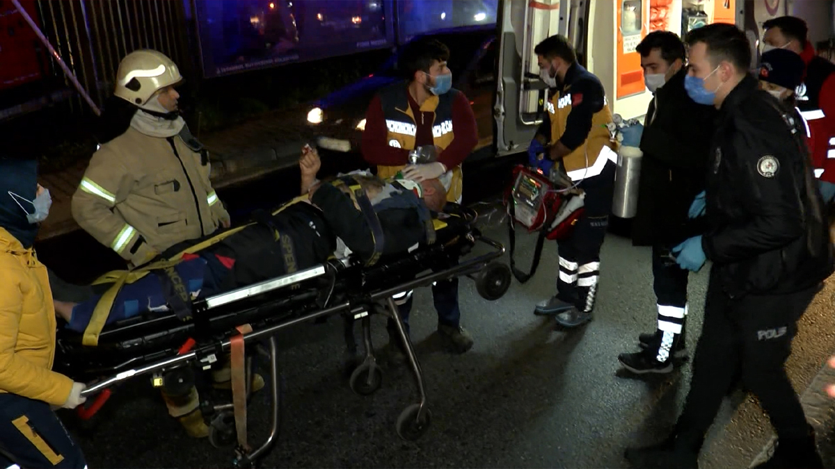 Güngören'de trafik kazası: Yolda yürüyen yayaya otomobil çarptı