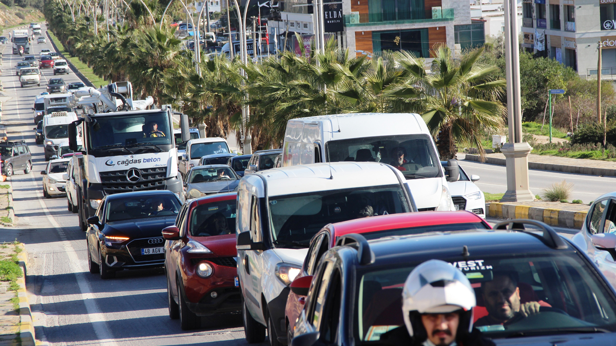 Bodrum'a 'yılbaşı' akını! Trafik kilitlendi, nüfus 500 bine çıktı