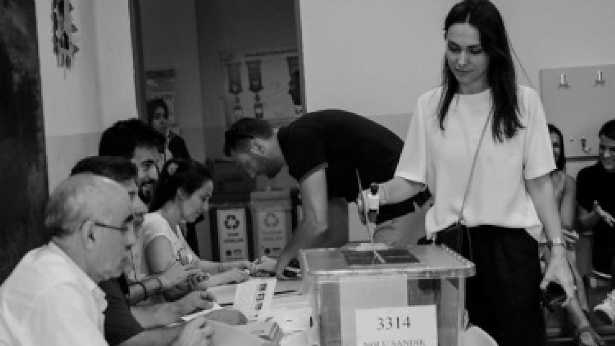 AK Parti’nin dindar seçmeni 2021’de yüzde 10.1 düştü