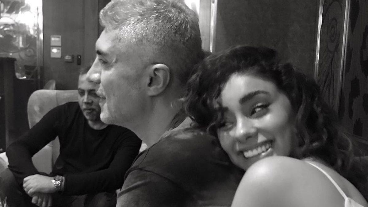 Özcan Deniz yeni sevgilisiyle fotoğrafını paylaştı