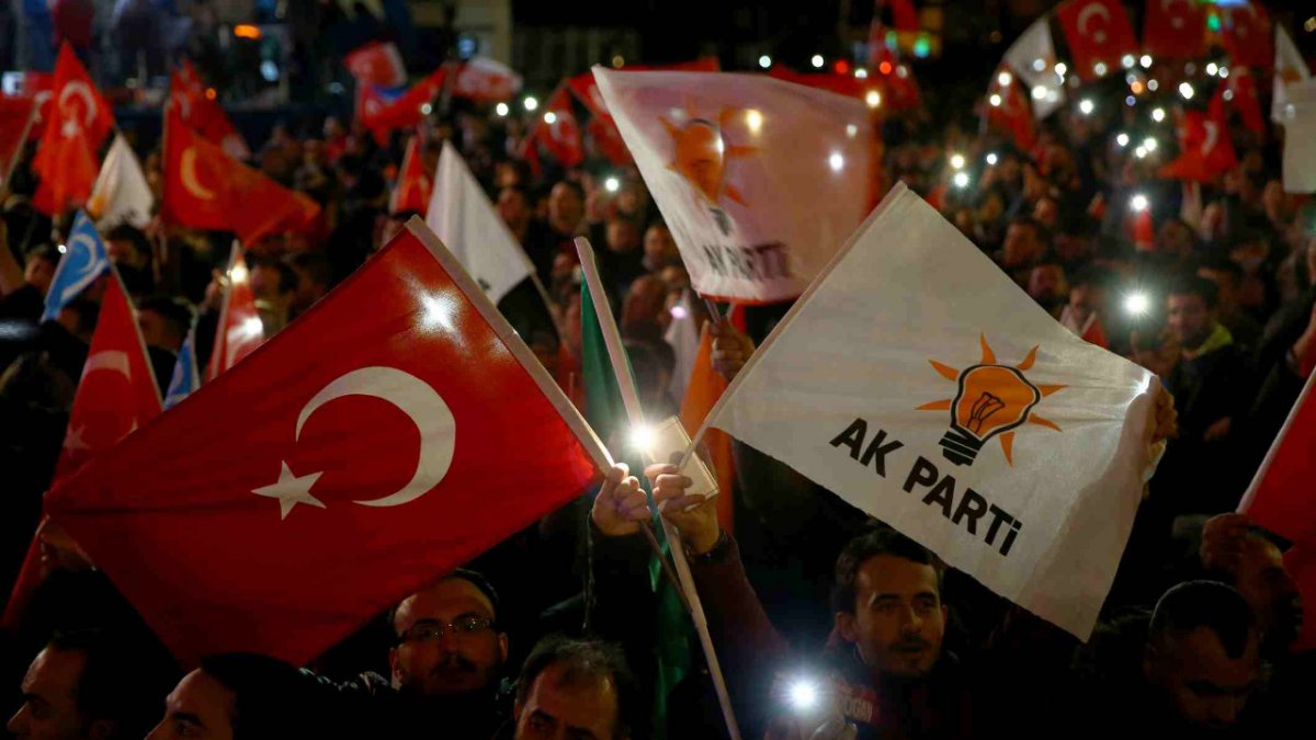 AK Parti ve MHP'den ayrılan 120 kişi CHP'ye katıldı