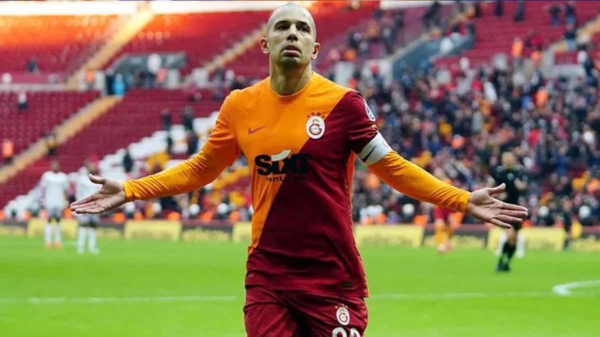 Feghouli milli takım kampında sakatlandı