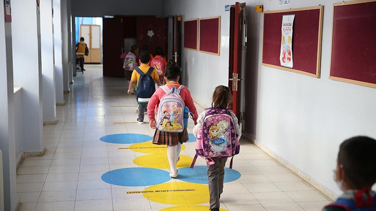 Bakan Özer'den yüz yüze eğitimde Omicron açıklaması