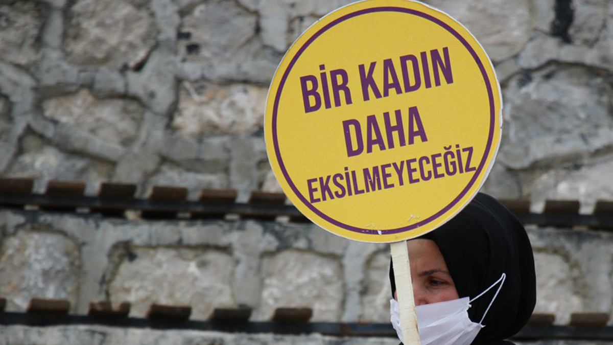 Antalya'da kadın cinayeti: Öldürüp sandıkta sakladı