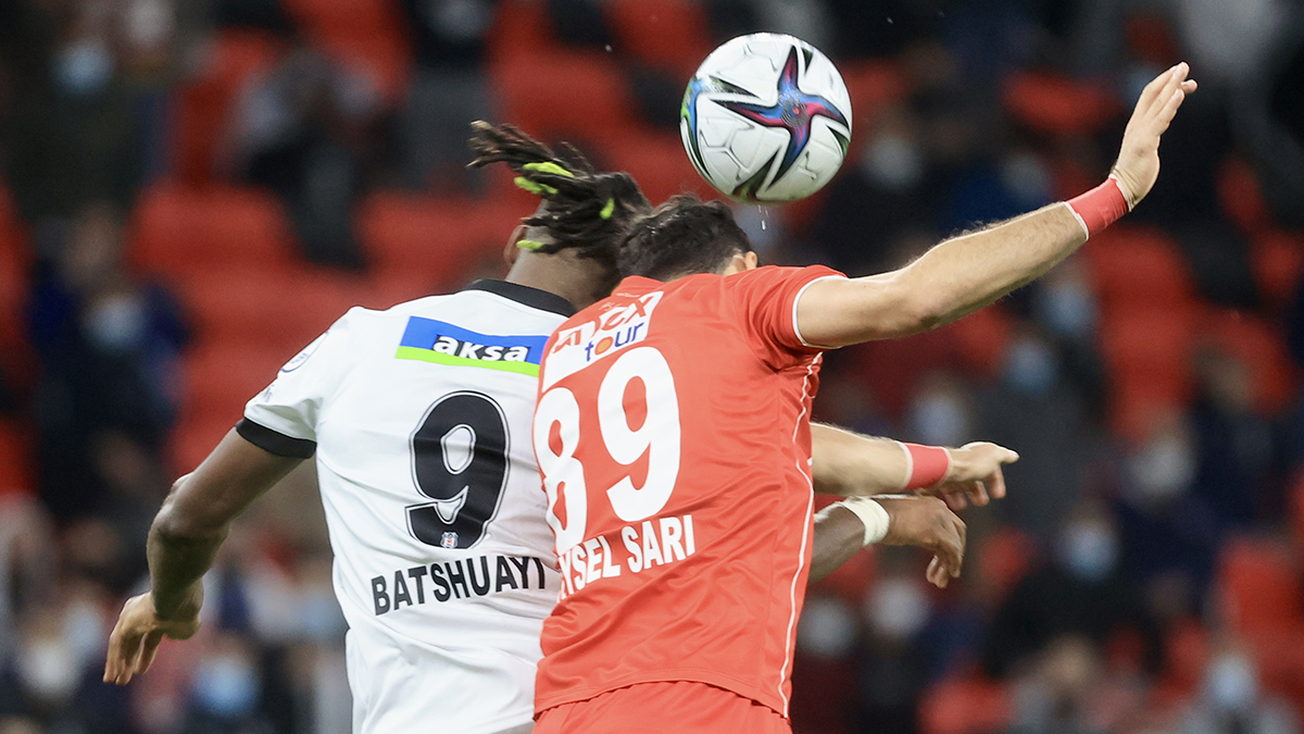 Beşiktaş Antalyaspor'u penaltılarda yenerek Süper Kupayı kazandı