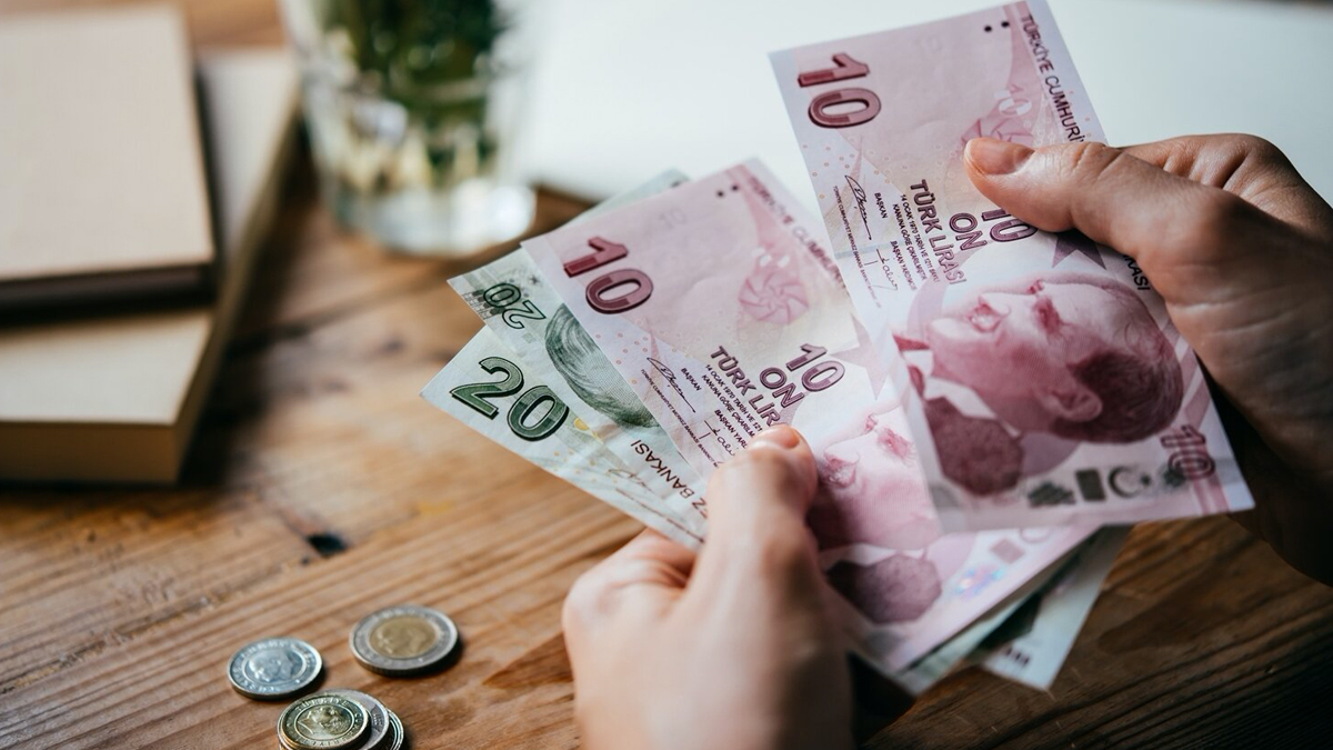 Reuters anketinden karamsar sonuç: Türk Lirası'nın 2022'de de yüzü gülmeyecek