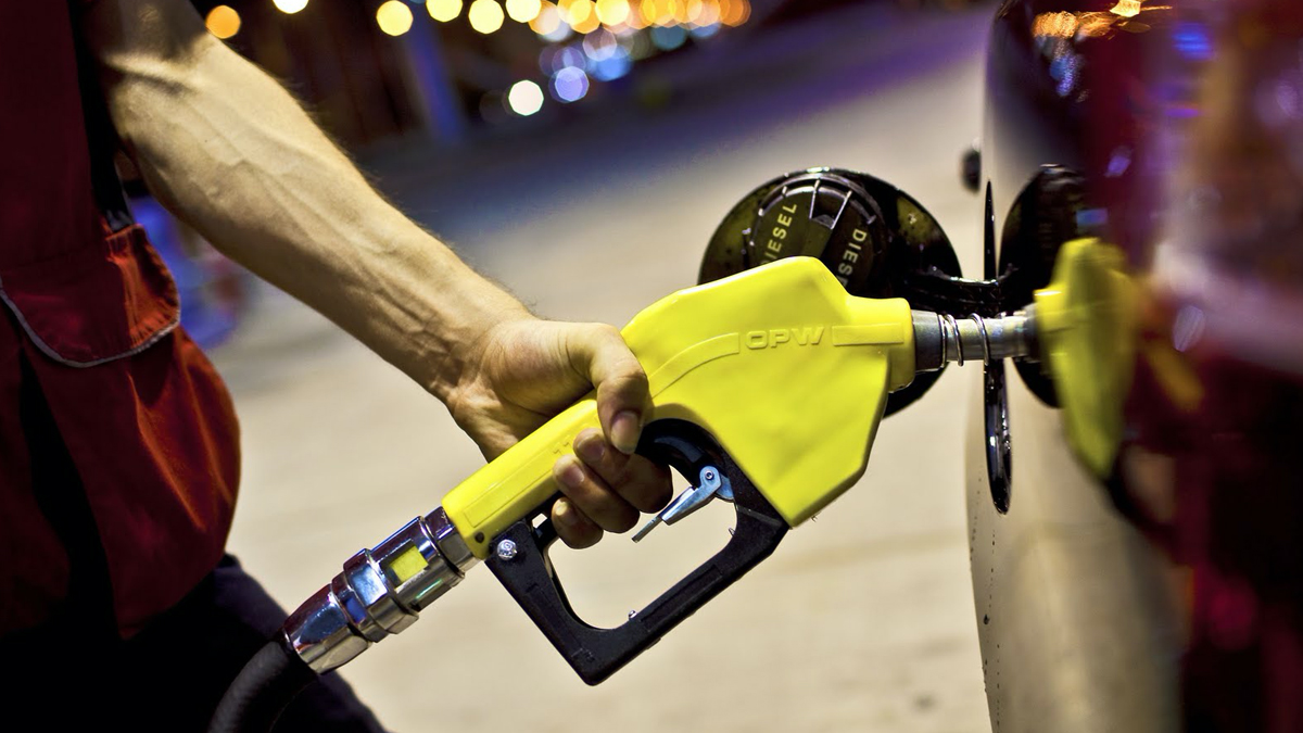 Akaryakıta büyük zam geldi