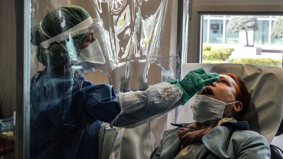 Omicron'da bu belirtilere dikkat! Görünce hemen test yaptırın