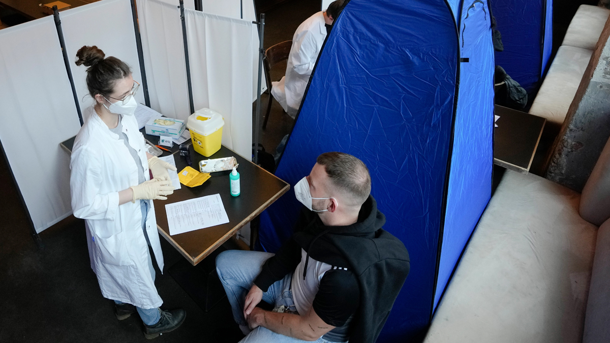 Berlin'de gece kulüpleri aşı merkezi oldu