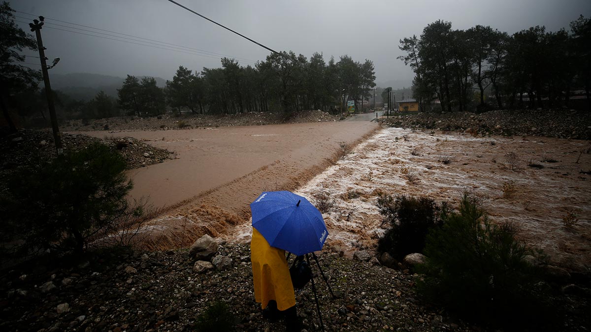 Meteoroloji'den Antalya'ya şiddetli yağış uyarısı