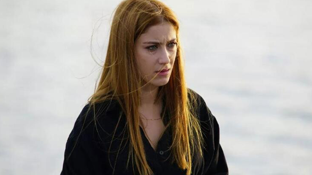 Hazal Kaya ikinci kez koronavirüse yakalandı