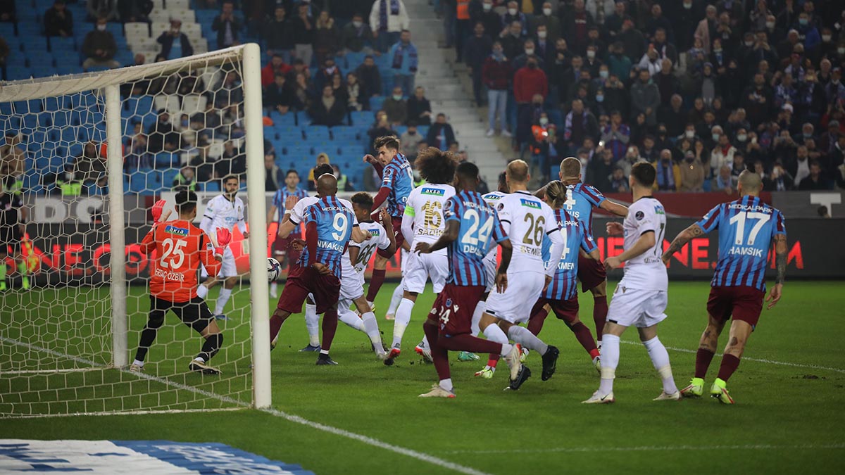 Trabzonspor Süper Lig'in ikinci yarısına zaferle başladı