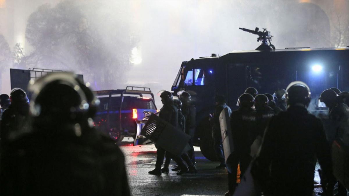 Rusya, Kazakistan’da bulunan vatandaşlarını tahliye etti