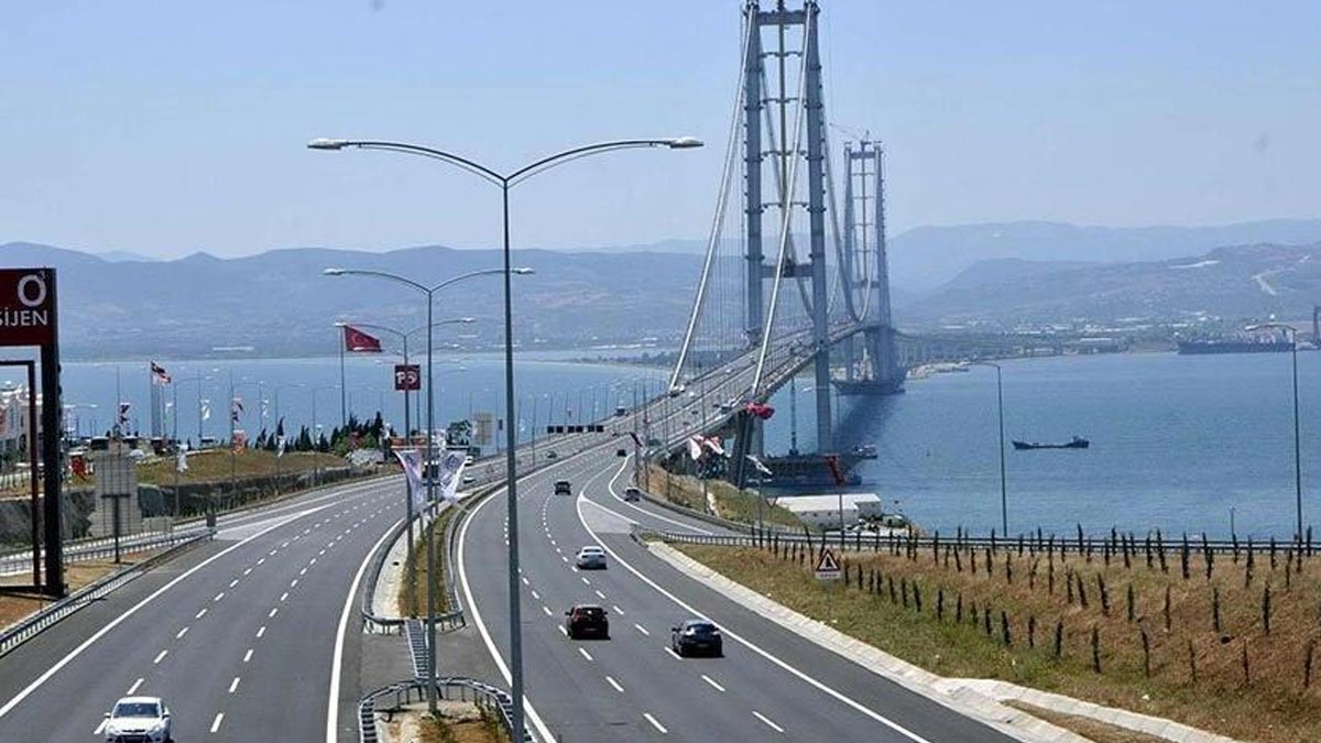 Osmangazi Köprüsü'nden yılbaşı gecesi geçenlere ücret iadesi