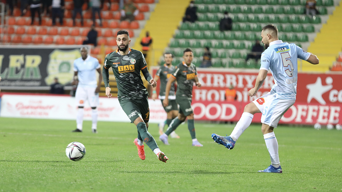 Aytemiz Alanyaspor Medipol Başakşehir'in bileğini bükemedi