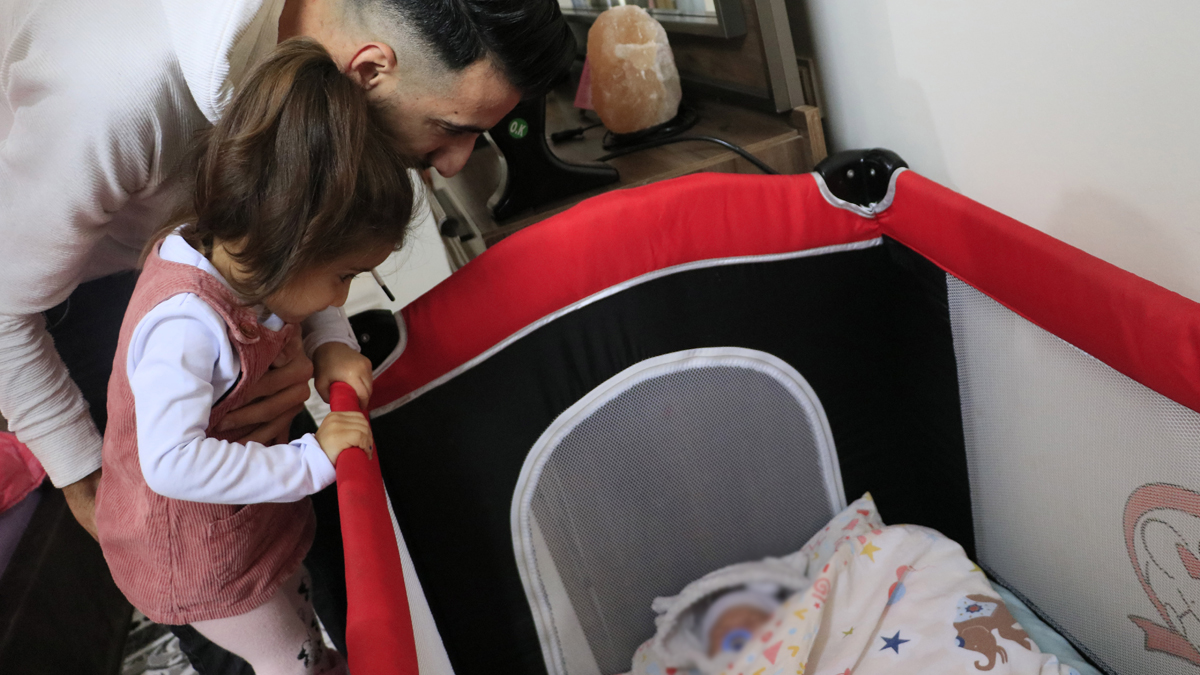 Yeni doğan bebeğine hayranı olduğu Viking Kralı Ragnar'ın ismini verdi