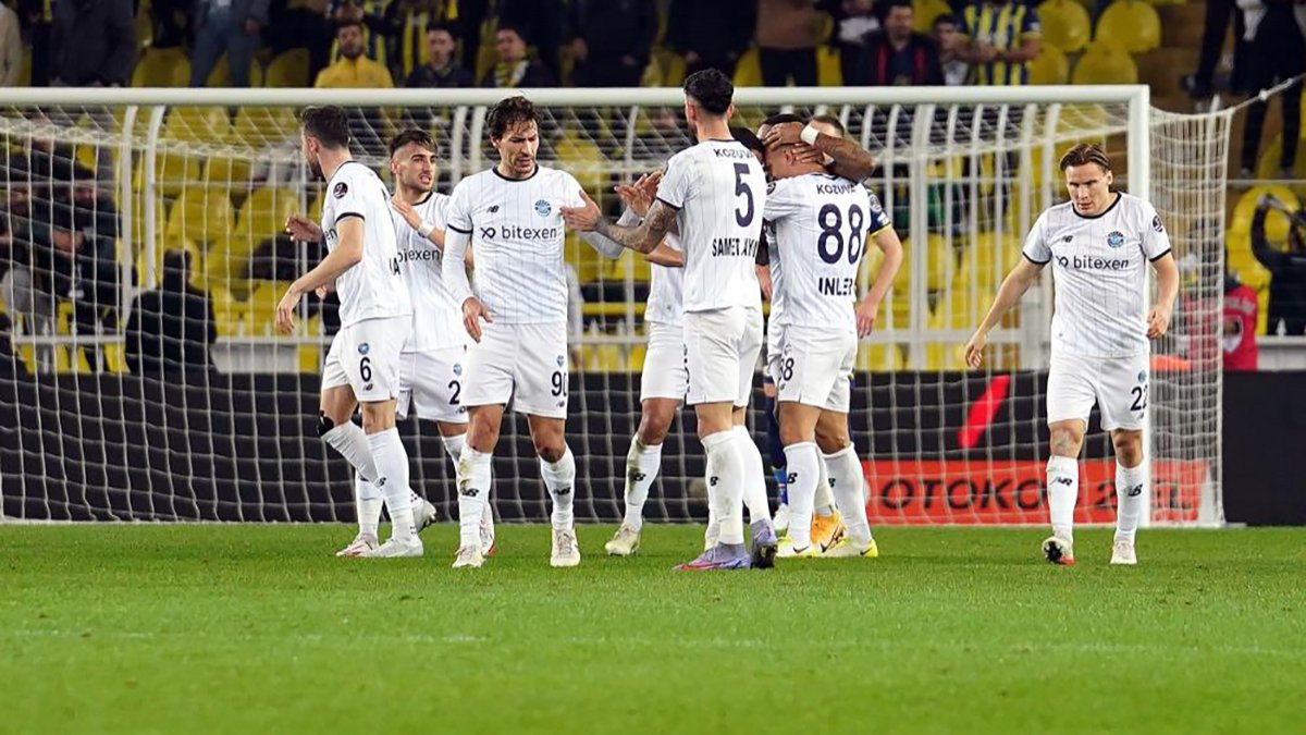 Fenerbahçe evinde Adana Demirspor'a kaybetti