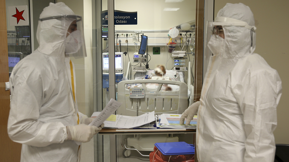 EMA: Omicron'un hızlı yayılması pandemiden endemiye dönebilir