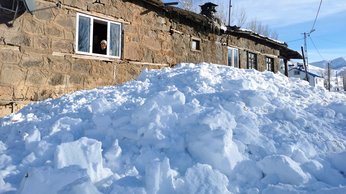 Ovacık kar altında! Eğitime verilen ara uzatıldı
