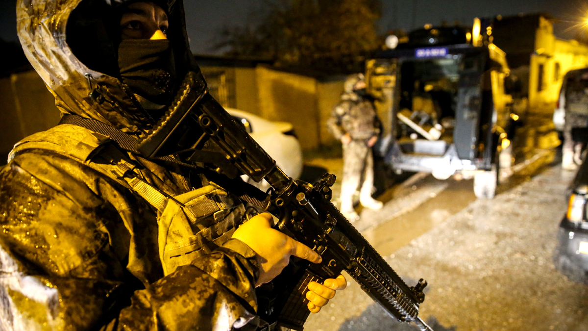 İstanbul'da IŞİD üyelerine operasyon: 13 gözaltı