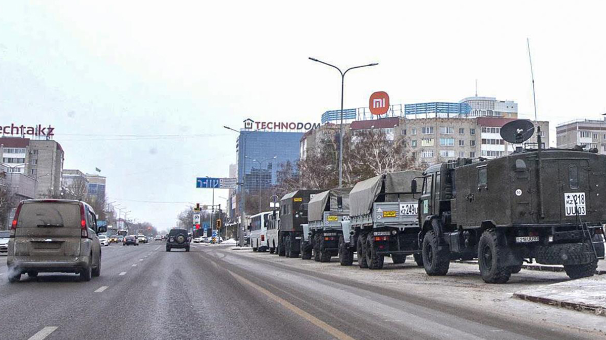 Rus barış güçleri Kazakistan'dan ayrılmaya başladı