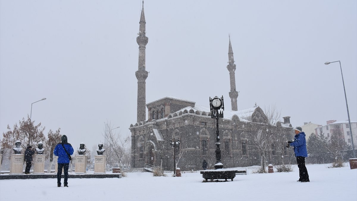 Kars'ta yarın okullar var mı? Kars'ta kar tatili