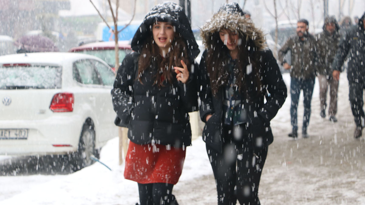 Meteoroloji'den yoğun kar yağışı ve zirai don uyarısı (Yarın hava nasıl olacak?)